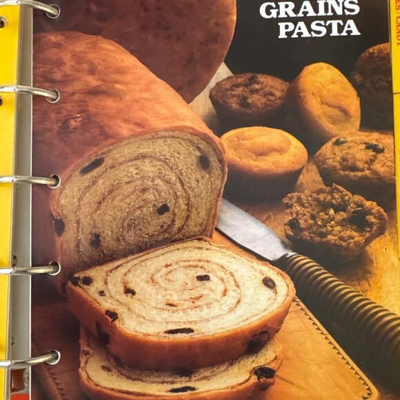 Betty Crocker 1986 Ring Bound Cookbook - Picture 3 of 8